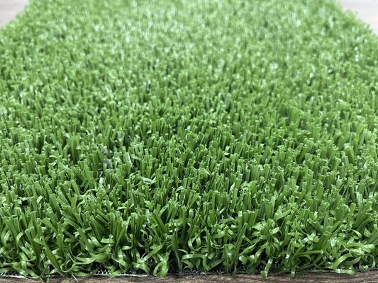 زمین های فوتبال توده کوتاه چمن مصنوعی 2.5 متر عرض 20 X 20 15000D سبز تیره